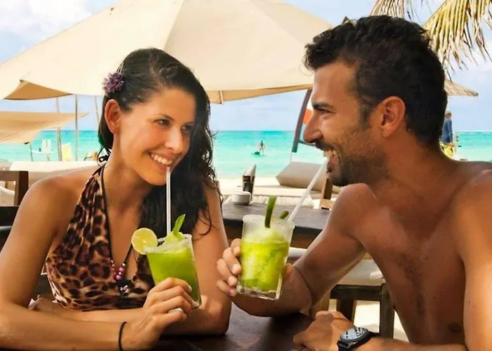 Guacamundo Beach Hostel 5Th. Ave